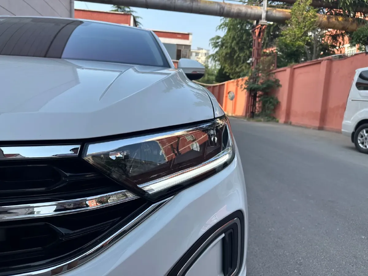 2023 Volkswagen T-Roc 1.4T 150HP L4 7DCT,autocango,china used car exporter,china ev exporter,chinese used car exporter,chinese used ev exporter