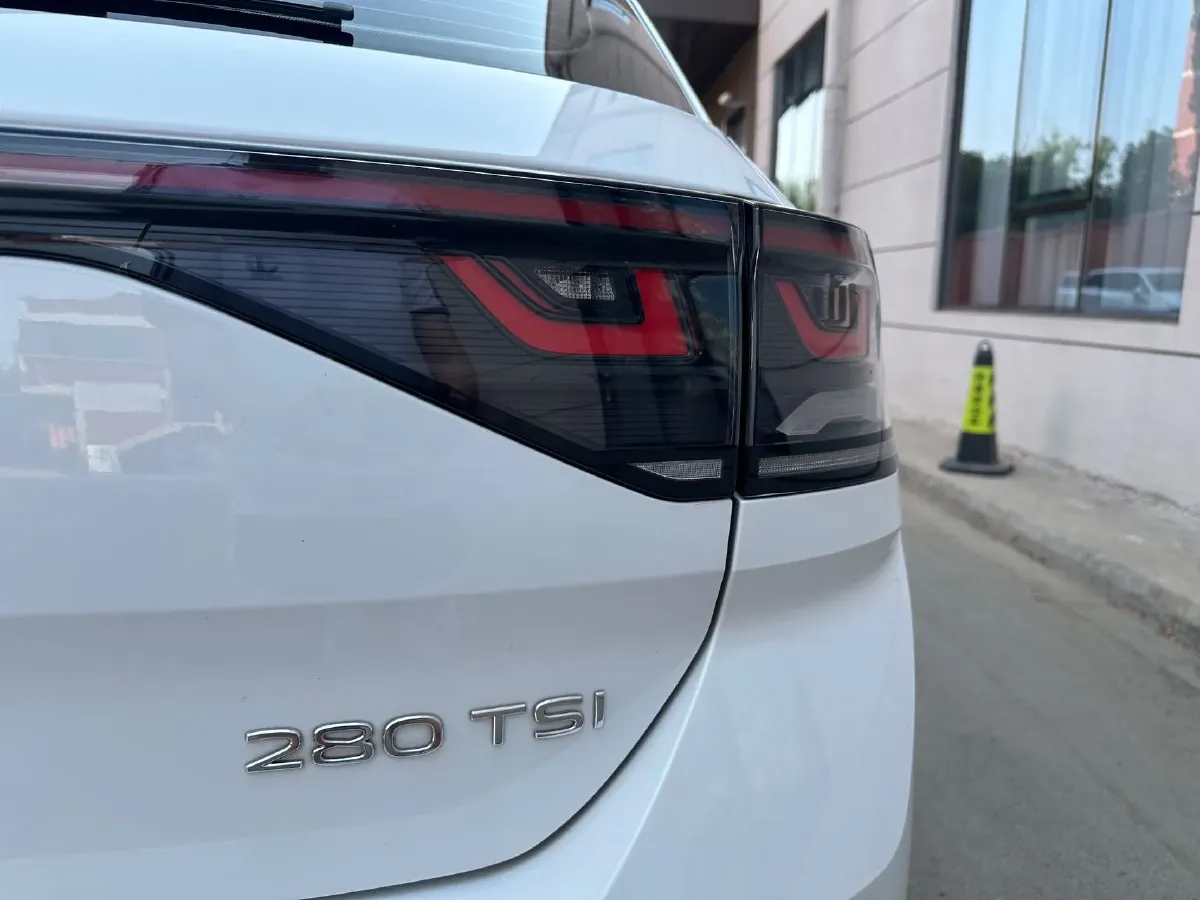 2023 Volkswagen T-Roc 1.4T 150HP L4 7DCT,autocango,china used car exporter,china ev exporter,chinese used car exporter,chinese used ev exporter