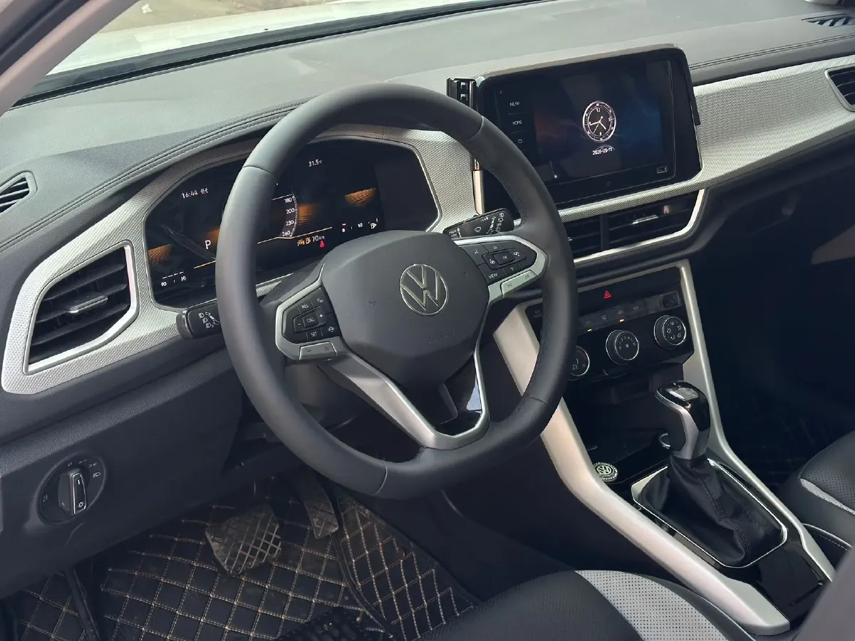 2023 Volkswagen T-Roc 1.4T 150HP L4 7DCT,autocango,china used car exporter,china ev exporter,chinese used car exporter,chinese used ev exporter
