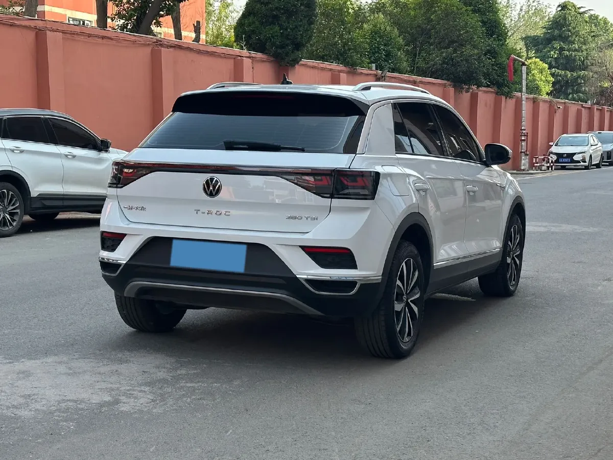 2023 Volkswagen T-Roc 1.4T 150HP L4 7DCT,autocango,china used car exporter,china ev exporter,chinese used car exporter,chinese used ev exporter