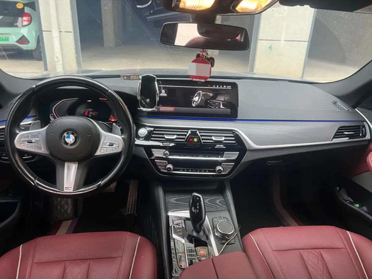 2022 BMW 5 Series 2.0T 252HP L4 8AT,autocango,china used car exporter,china ev exporter,chinese used car exporter,chinese used ev exporter