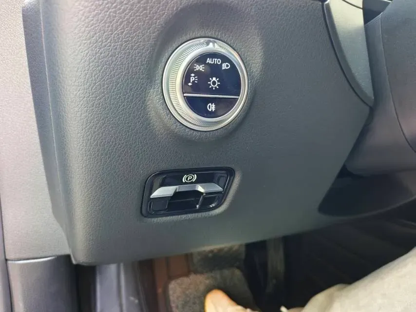 2022 Mercedes-Benz C Class 1.5T 170HP L4 9AT,autocango,china used car exporter,china ev exporter,chinese used car exporter,chinese used ev exporter