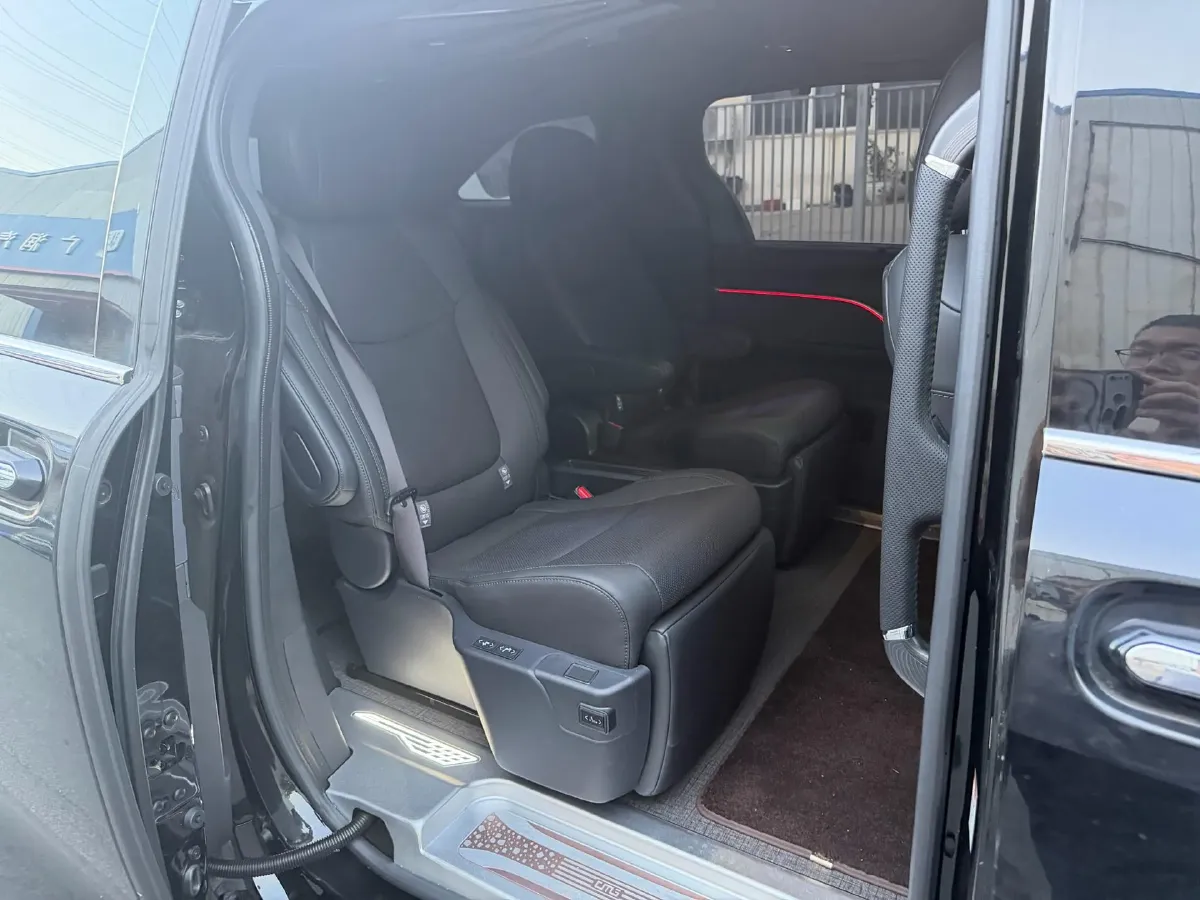 2024 Toyota Sienna 2.5L 189HP L4 E-CVT Hybrid,autocango,china used car exporter,china ev exporter,chinese used car exporter,chinese used ev exporter
