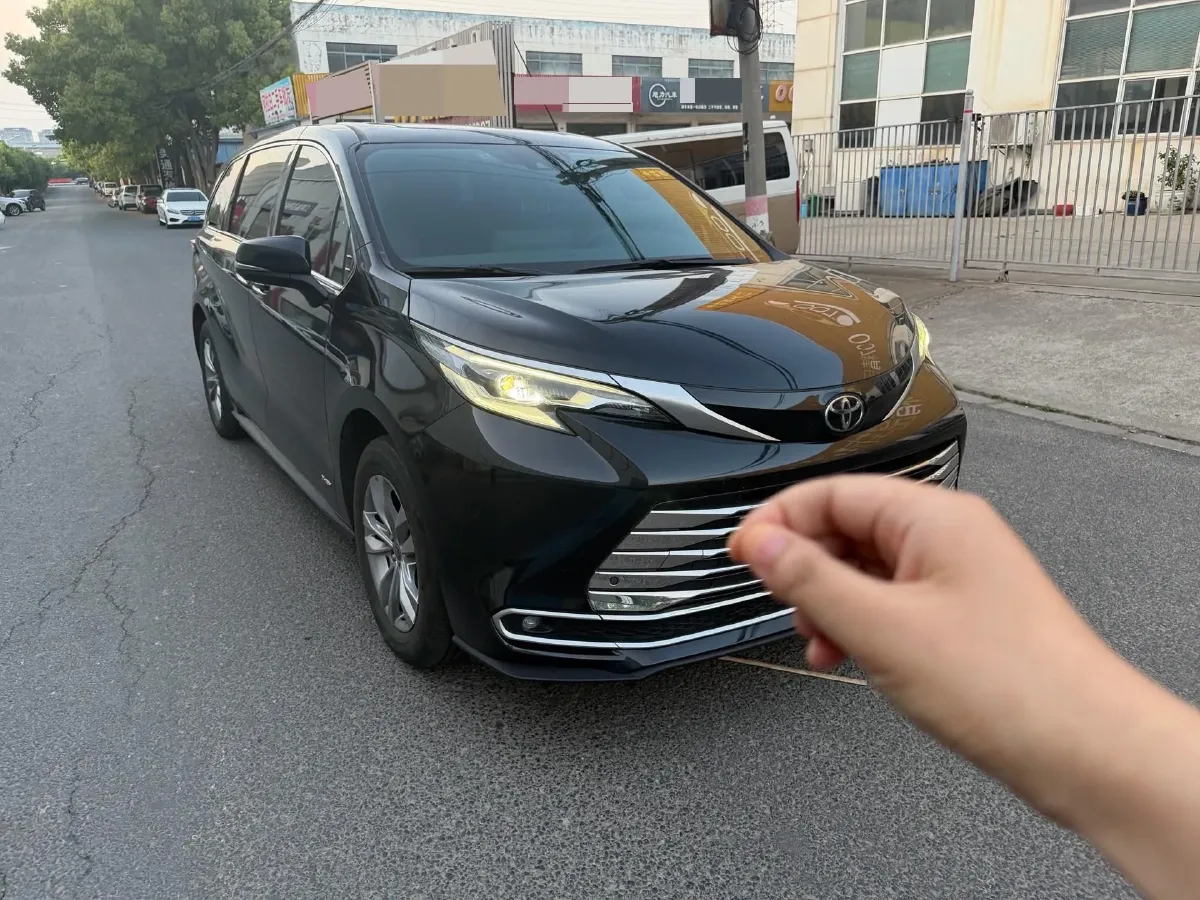 2024 Toyota Sienna 2.5L 189HP L4 E-CVT Hybrid,autocango,china used car exporter,china ev exporter,chinese used car exporter,chinese used ev exporter