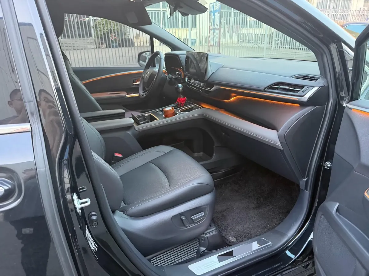 2024 Toyota Sienna 2.5L 189HP L4 E-CVT Hybrid,autocango,china used car exporter,china ev exporter,chinese used car exporter,chinese used ev exporter
