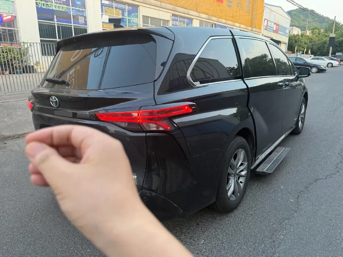 2024 Toyota Sienna 2.5L 189HP L4 E-CVT Hybrid,autocango,china used car exporter,china ev exporter,chinese used car exporter,chinese used ev exporter