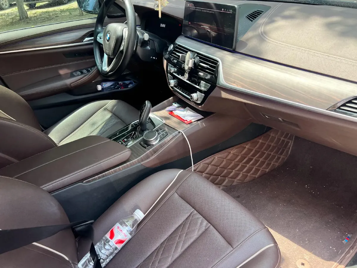 2023 BMW 5 Series 2.0T 245HP L4 8AT,autocango,china used car exporter,china ev exporter,chinese used car exporter,chinese used ev exporter