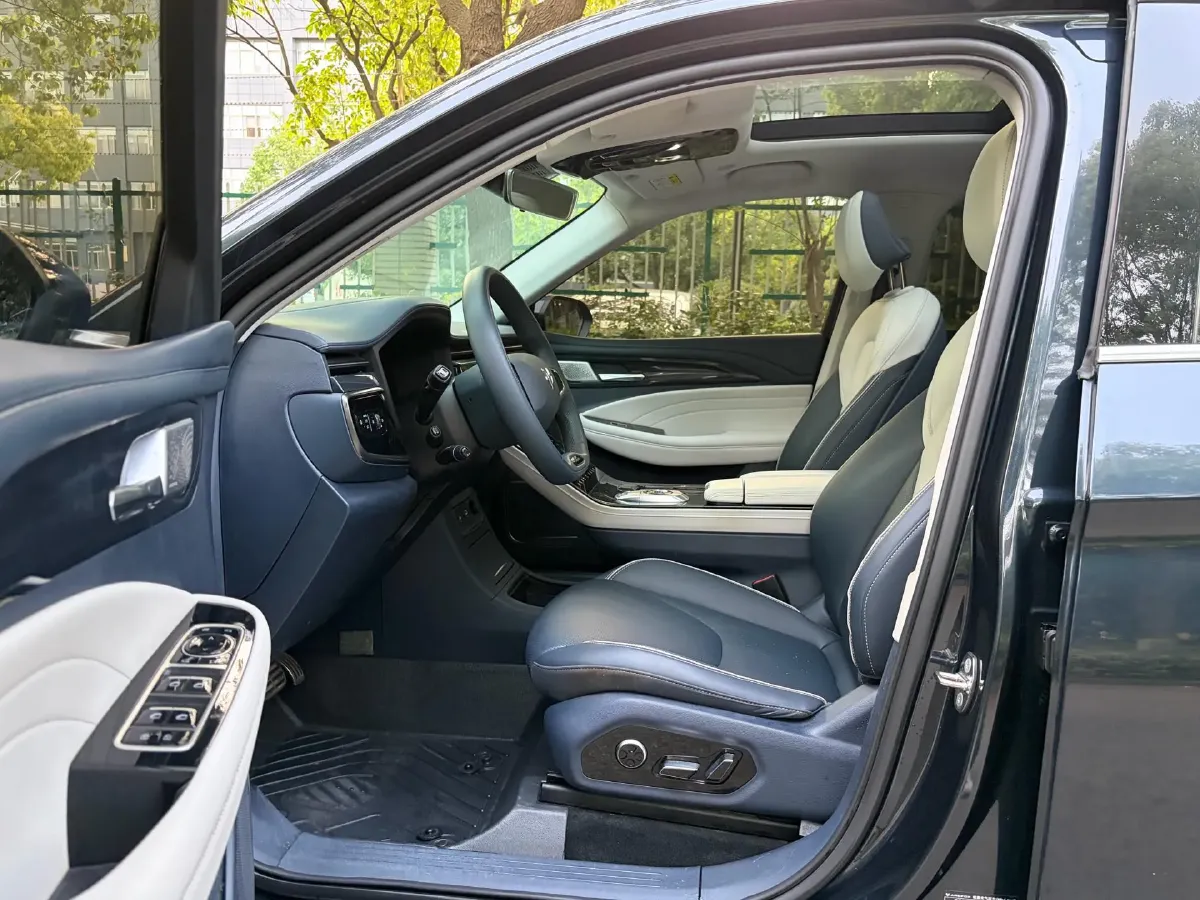 2022 ARCFOX αT BEV 65.6KWH,autocango,china used car exporter,china ev exporter,chinese used car exporter,chinese used ev exporter