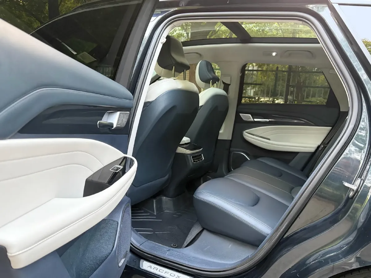2022 ARCFOX αT BEV 65.6KWH,autocango,china used car exporter,china ev exporter,chinese used car exporter,chinese used ev exporter