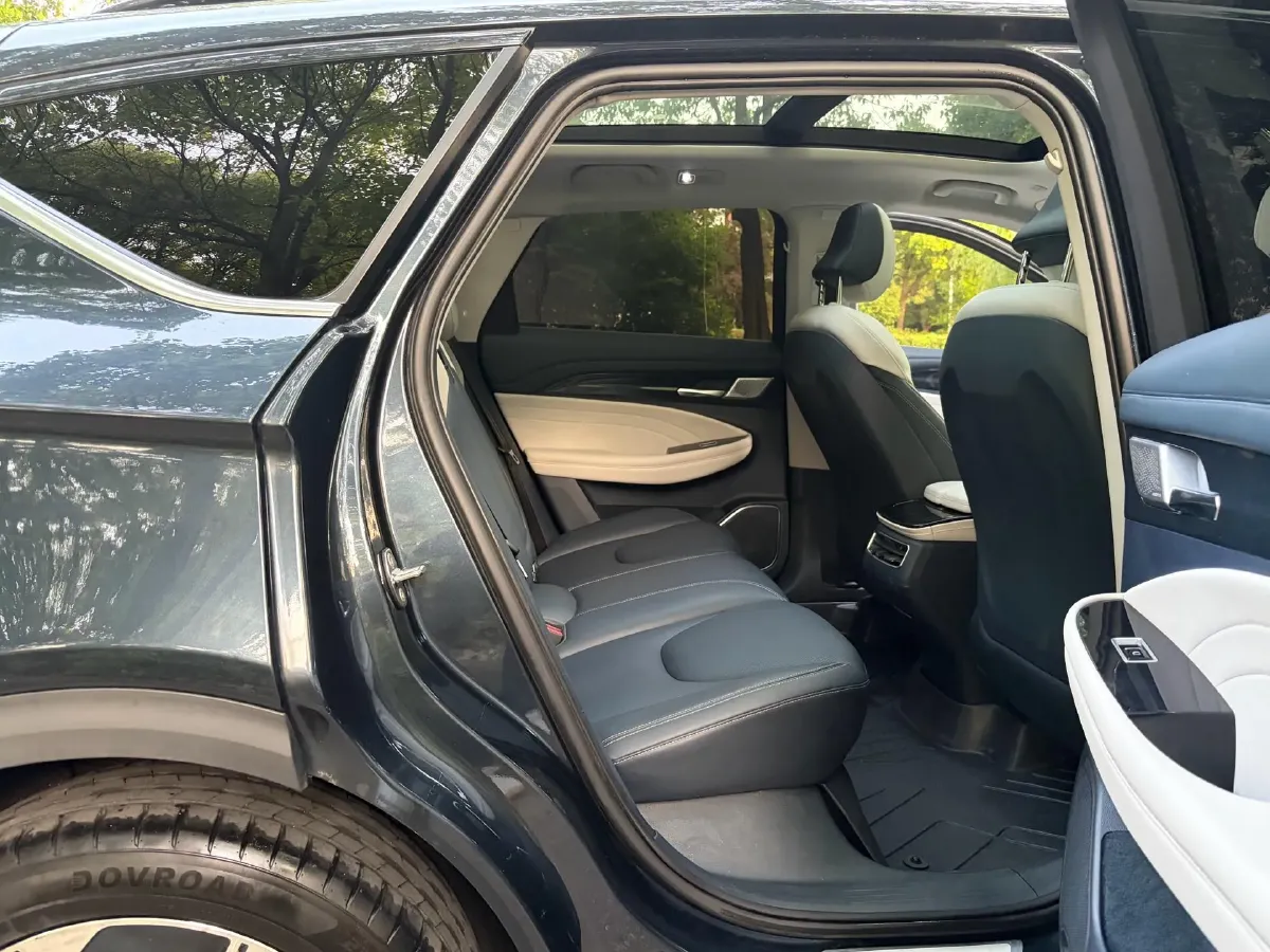 2022 ARCFOX αT BEV 65.6KWH,autocango,china used car exporter,china ev exporter,chinese used car exporter,chinese used ev exporter