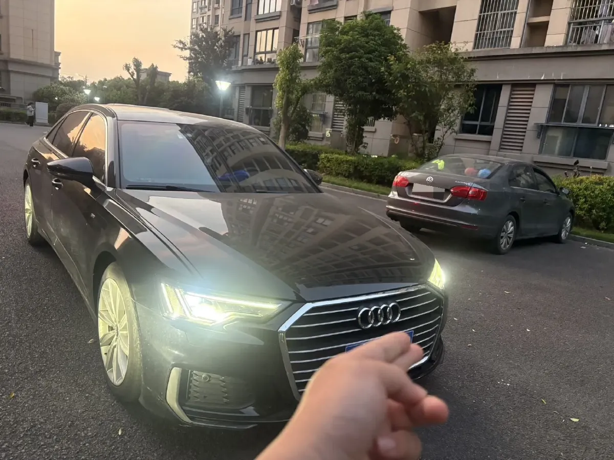 2021 Audi A6L 2.0T 224HP L4 7DCT,autocango,china used car exporter,china ev exporter,chinese used car exporter,chinese used ev exporter
