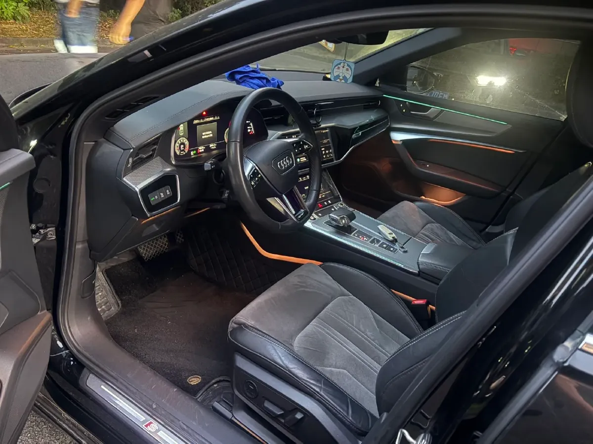 2021 Audi A6L 2.0T 224HP L4 7DCT,autocango,china used car exporter,china ev exporter,chinese used car exporter,chinese used ev exporter