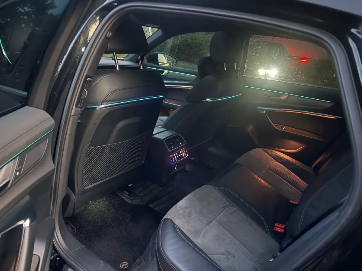 2021 Audi A6L 2.0T 224HP L4 7DCT,autocango,china used car exporter,china ev exporter,chinese used car exporter,chinese used ev exporter