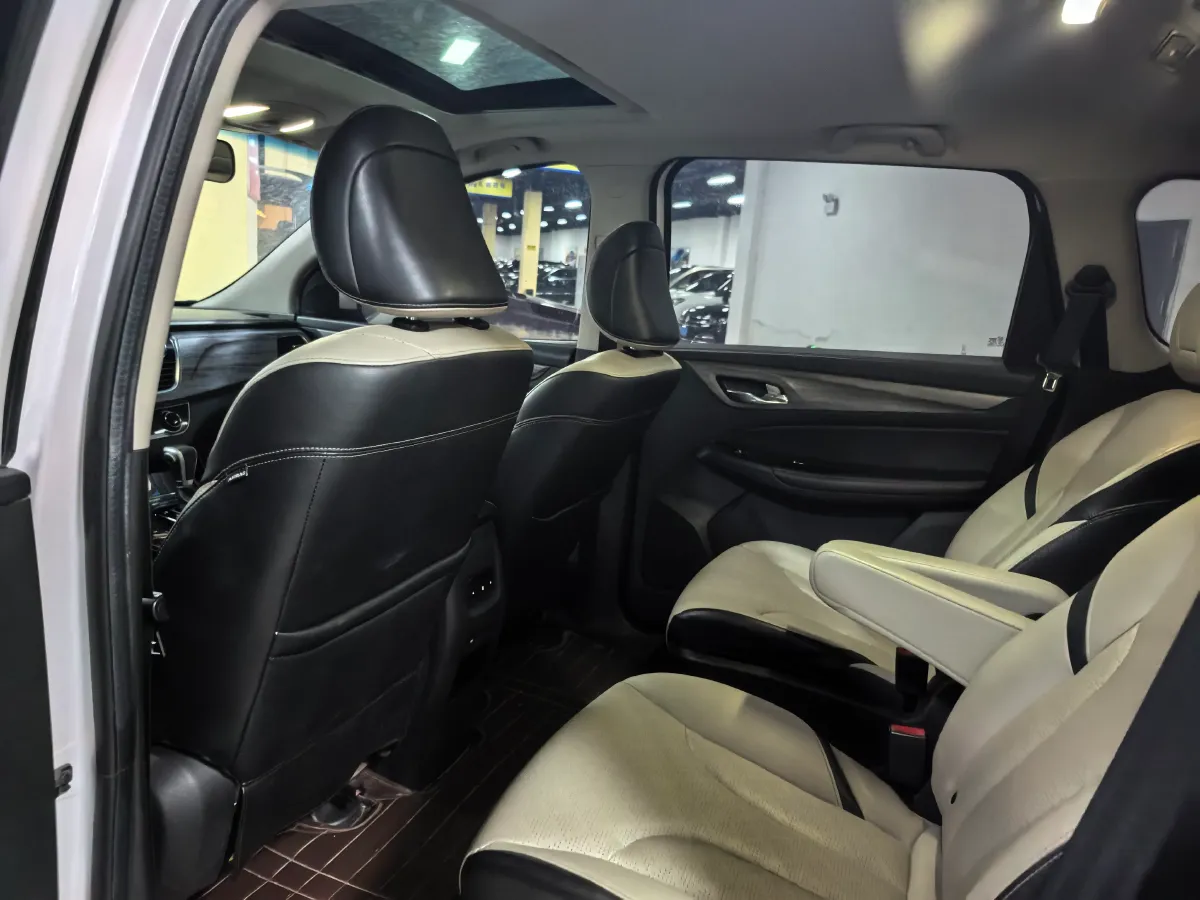 2017 BaoJun 730 1.5T 150HP L4 6DCT,autocango,china used car exporter,china ev exporter,chinese used car exporter,chinese used ev exporter