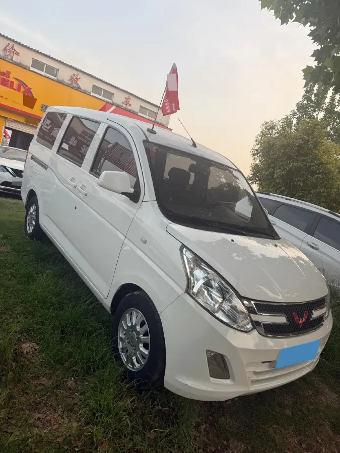 2016 BaoJun 310 1.2L 82HP L4 5MT,autocango,china used car exporter,china ev exporter,chinese used car exporter,chinese used ev exporter