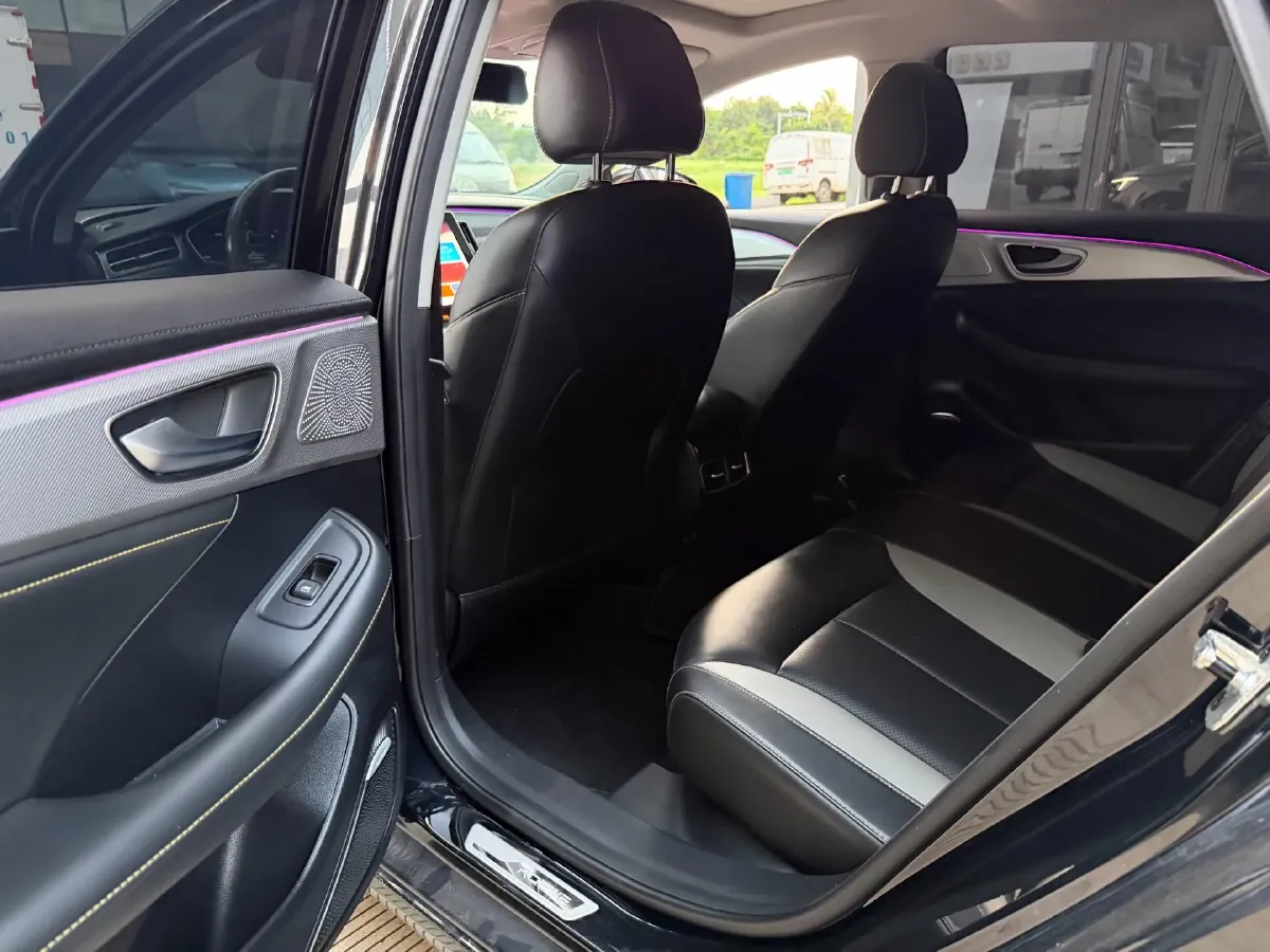 2021 Roewe i6 MAX 1.5T 169HP L4 AMT PHEV,autocango,china used car exporter,china ev exporter,chinese used car exporter,chinese used ev exporter