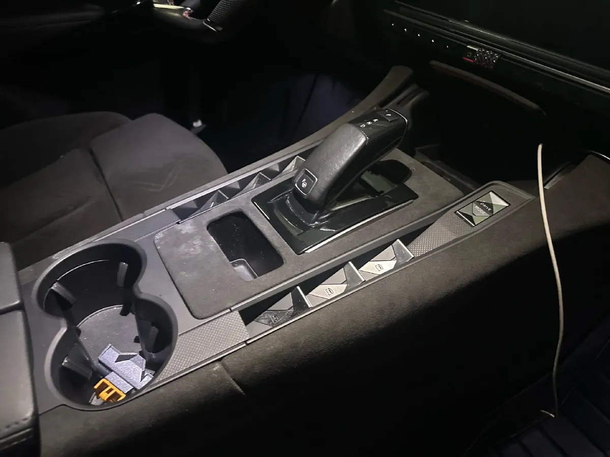 2018 DS 7 1.6T 220HP L4 8AT,autocango,china used car exporter,china ev exporter,chinese used car exporter,chinese used ev exporter