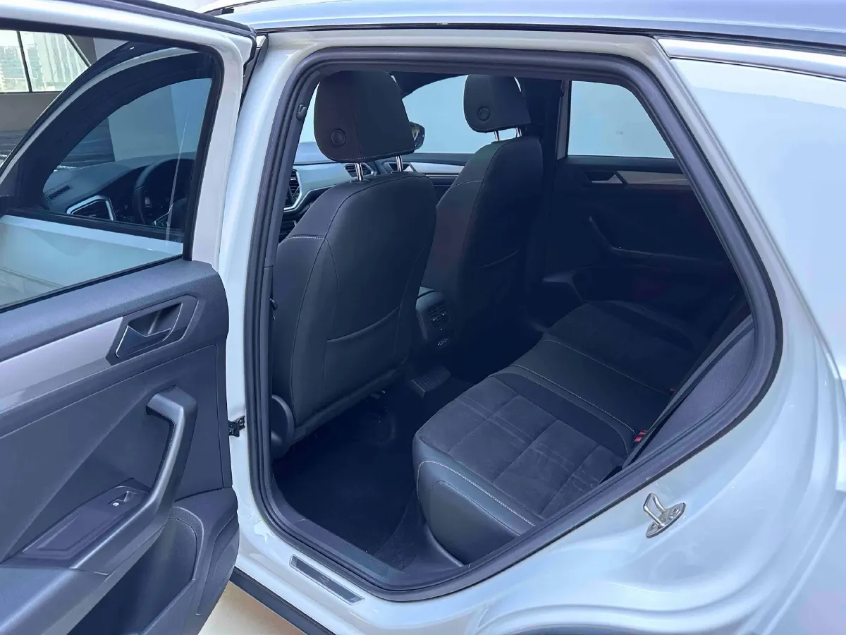2022 Volkswagen T-Roc 1.4T 150HP L4 7DCT,autocango,china used car exporter,china ev exporter,chinese used car exporter,chinese used ev exporter