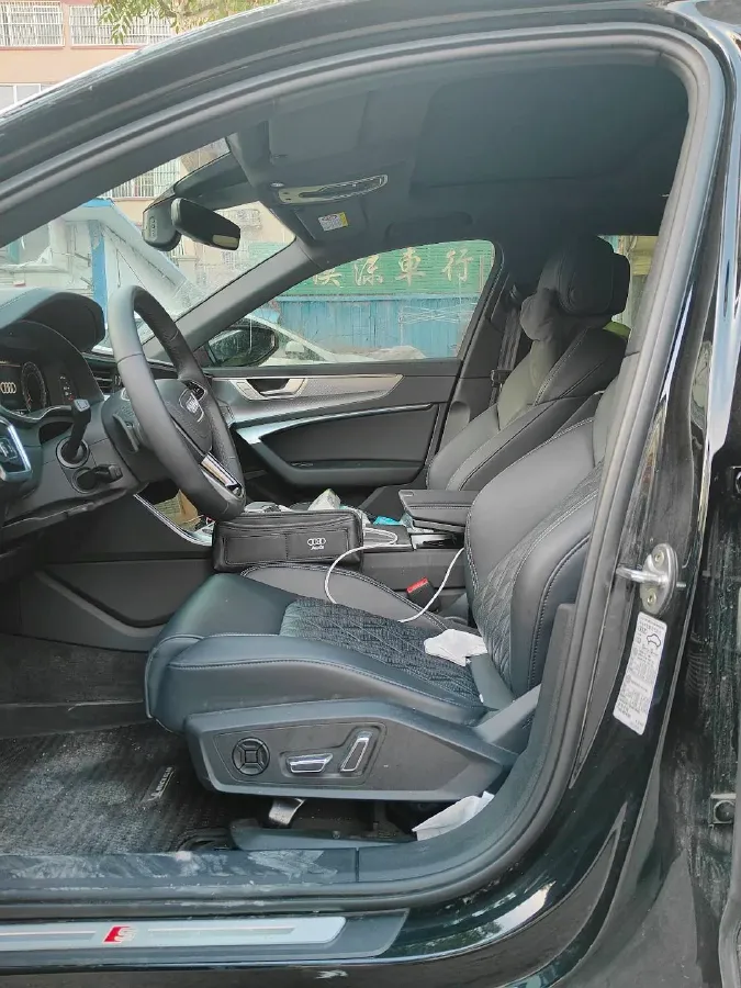 2026 Audi A6L 2.0T 245HP L4 7DCT,autocango,china used car exporter,china ev exporter,chinese used car exporter,chinese used ev exporter