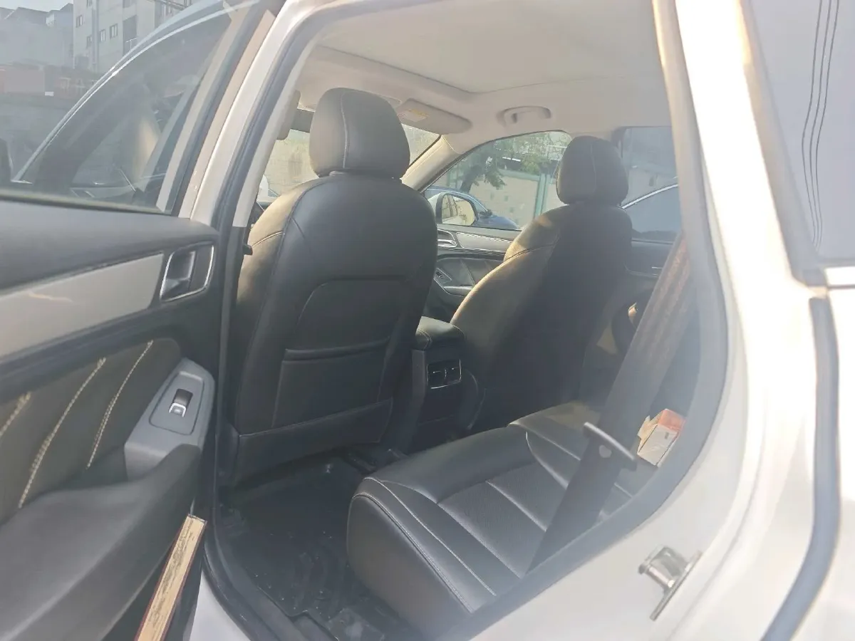 2019 Roewe i6 1.5T 169HP L4 7DCT,autocango,china used car exporter,china ev exporter,chinese used car exporter,chinese used ev exporter