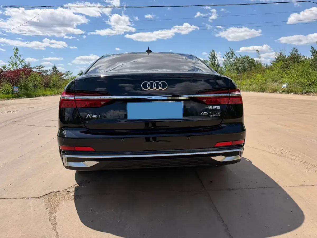 2025 Audi A6L 2.0T 245HP L4 7DCT,autocango,china used car exporter,china ev exporter,chinese used car exporter,chinese used ev exporter