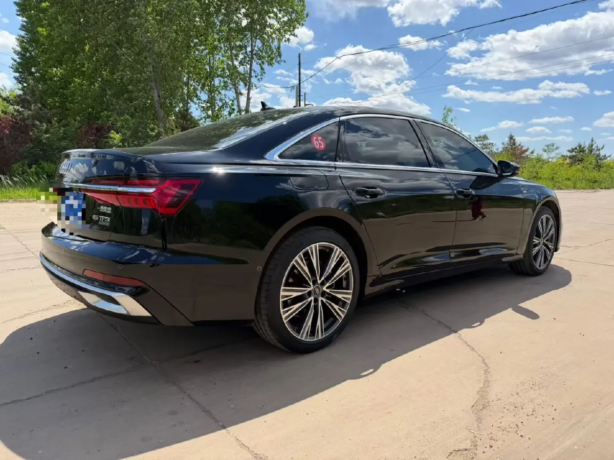 2025 Audi A6L 2.0T 245HP L4 7DCT,autocango,china used car exporter,china ev exporter,chinese used car exporter,chinese used ev exporter