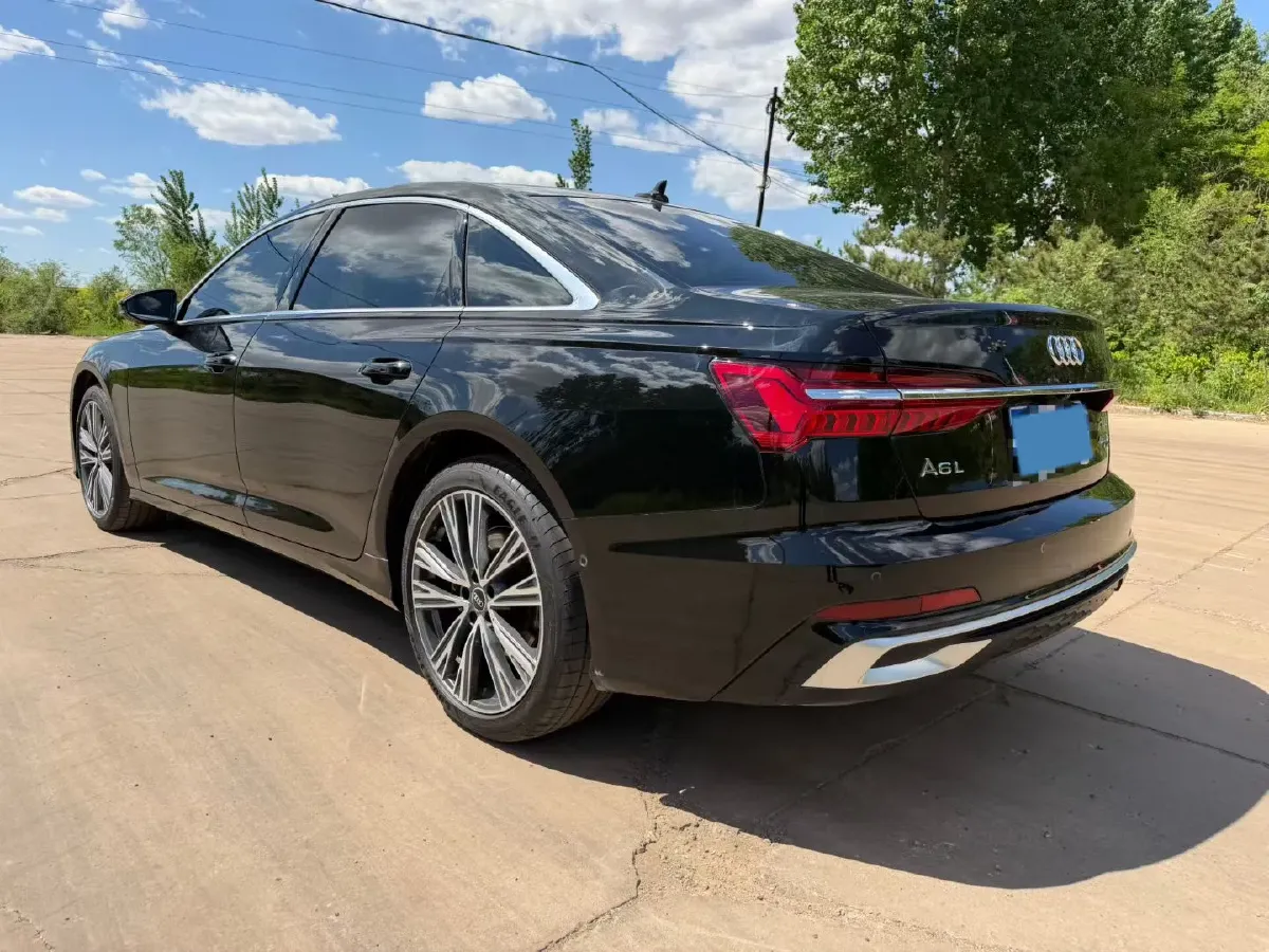 2025 Audi A6L 2.0T 245HP L4 7DCT,autocango,china used car exporter,china ev exporter,chinese used car exporter,chinese used ev exporter