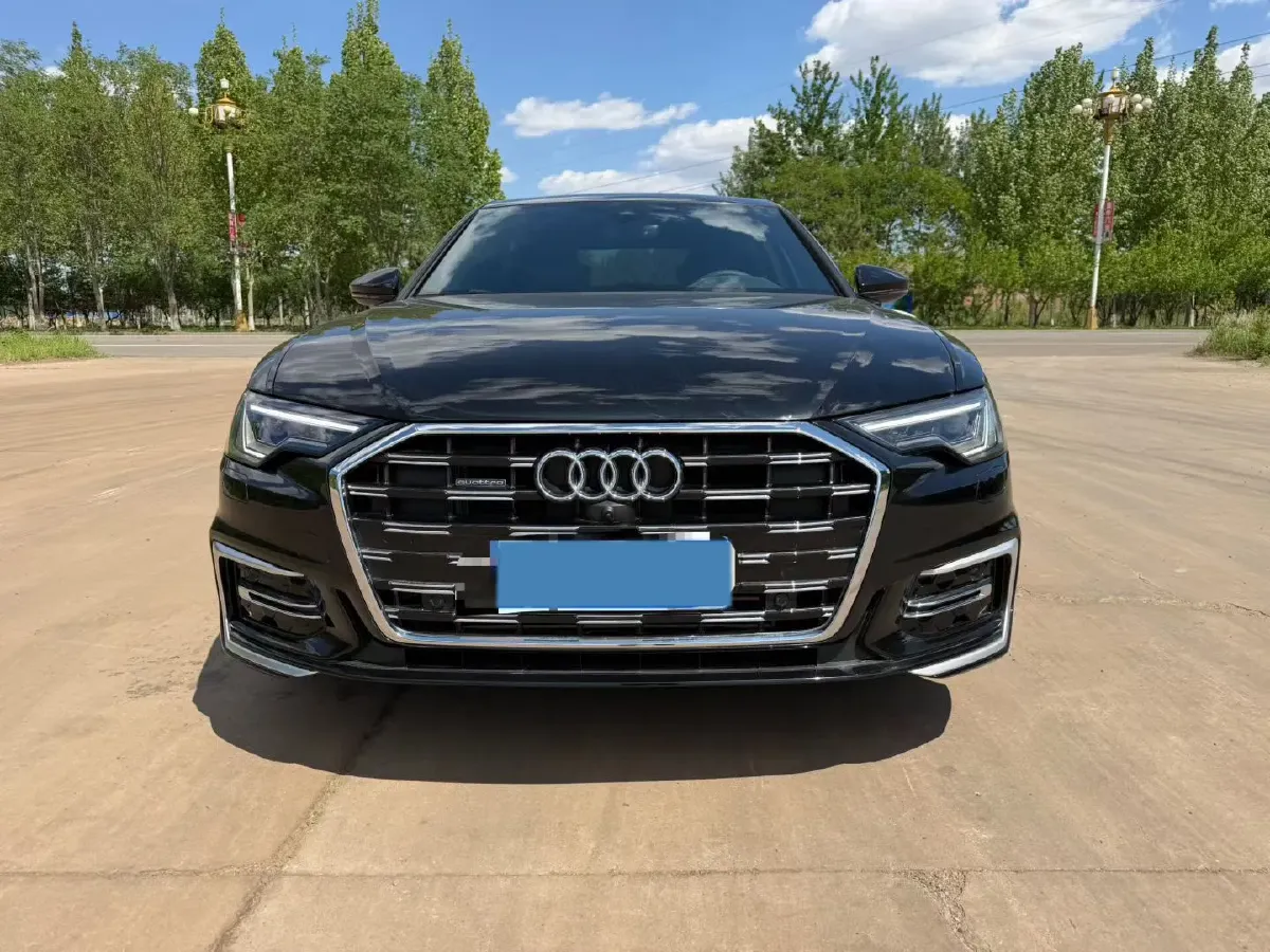 2025 Audi A6L 2.0T 245HP L4 7DCT,autocango,china used car exporter,china ev exporter,chinese used car exporter,chinese used ev exporter