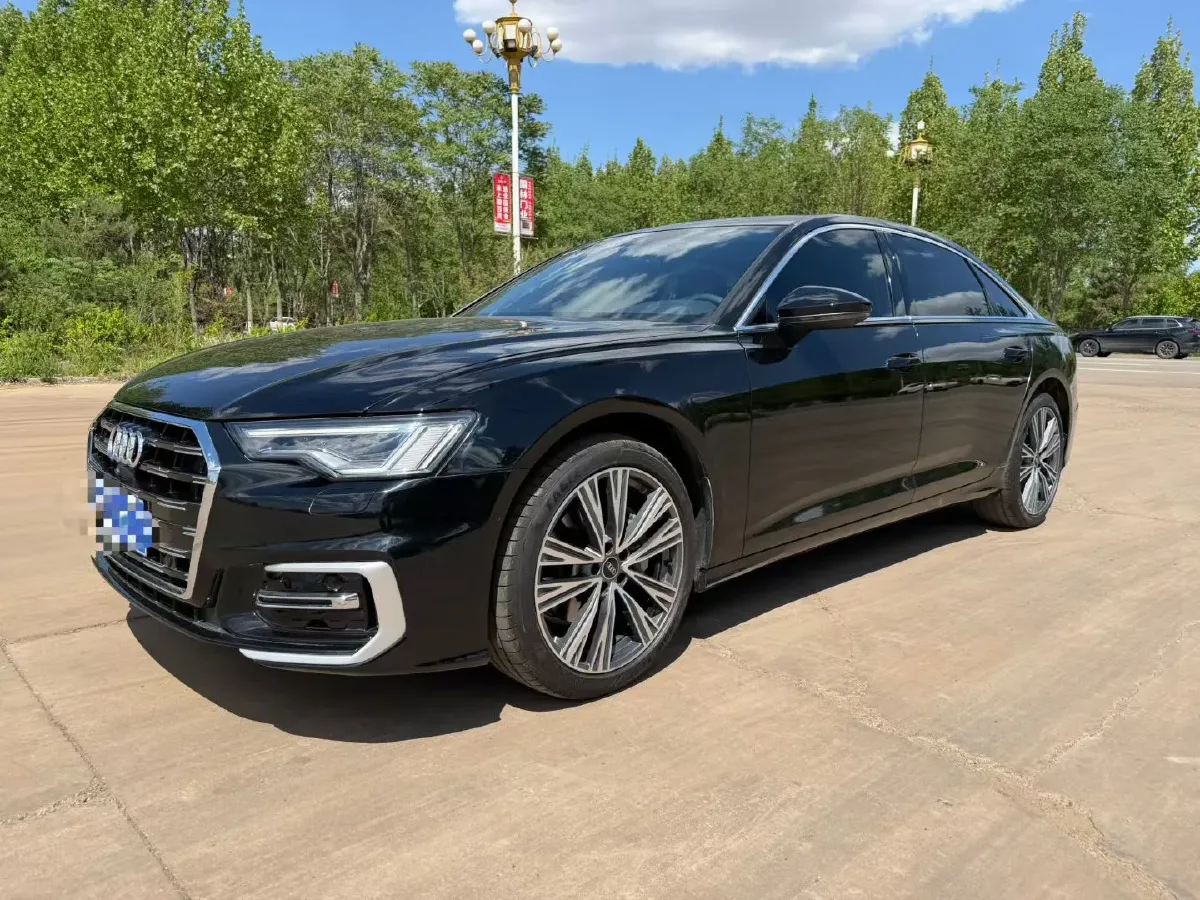 2025 Audi A6L 2.0T 245HP L4 7DCT,autocango,china used car exporter,china ev exporter,chinese used car exporter,chinese used ev exporter