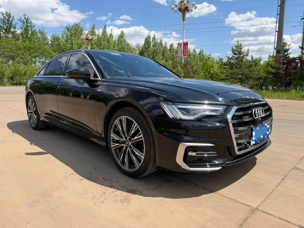 2025 Audi A6L 2.0T 245HP L4 7DCT,autocango,china used car exporter,china ev exporter,chinese used car exporter,chinese used ev exporter