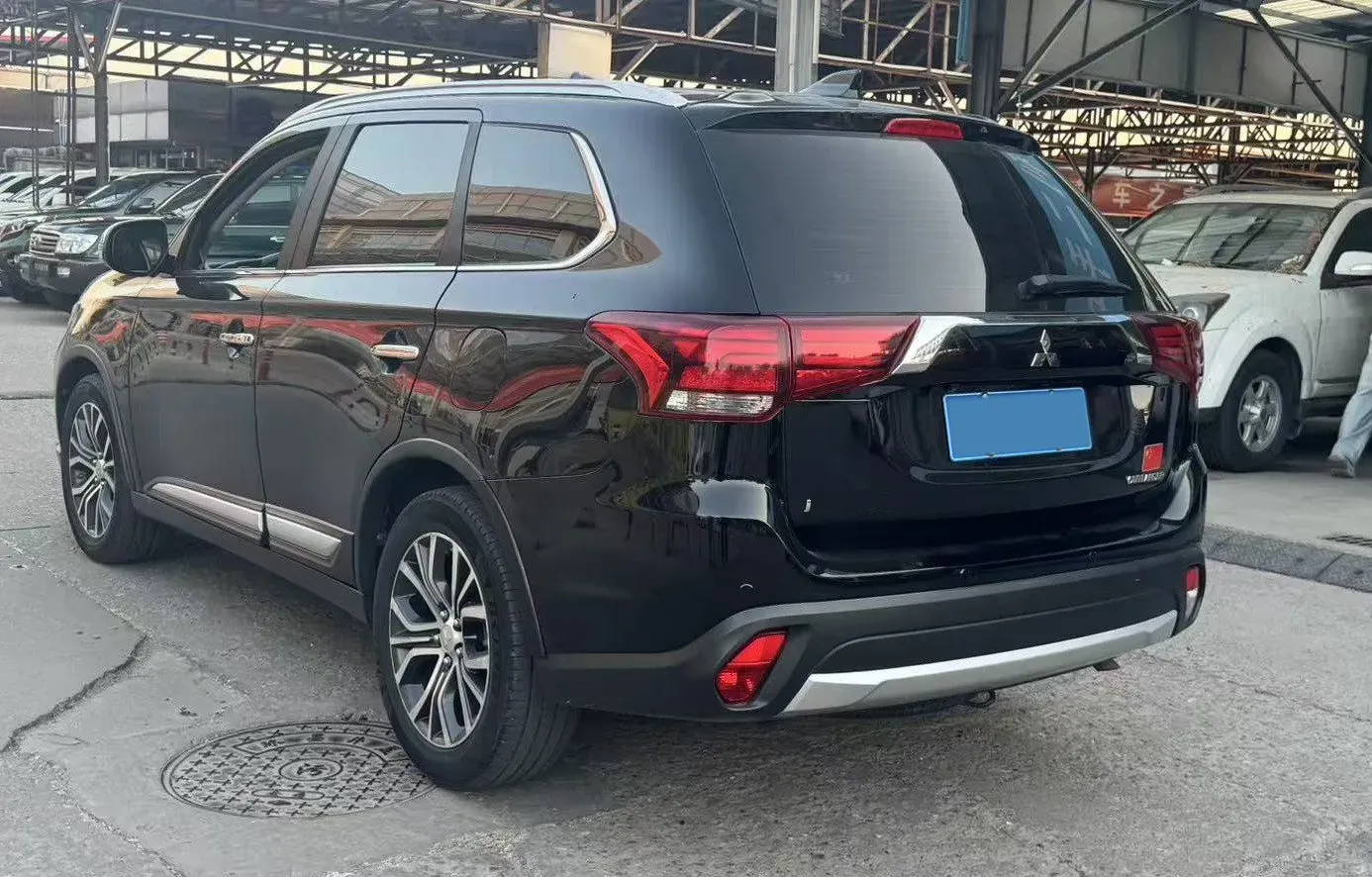 2018 Mitsubishi Outlander 2.4L 192HP L4 CVT,autocango,china used car exporter,china ev exporter,chinese used car exporter,chinese used ev exporter