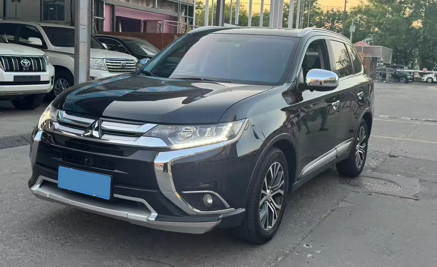 2018 Mitsubishi Outlander 2.4L 192HP L4 CVT,autocango,china used car exporter,china ev exporter,chinese used car exporter,chinese used ev exporter