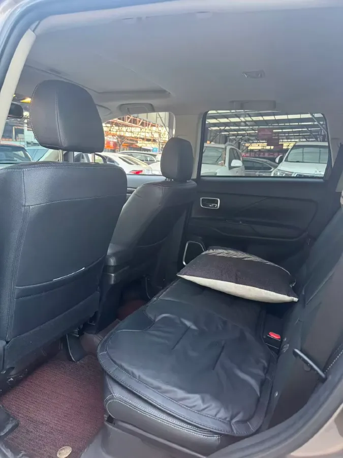 2018 Mitsubishi Outlander 2.4L 192HP L4 CVT,autocango,china used car exporter,china ev exporter,chinese used car exporter,chinese used ev exporter