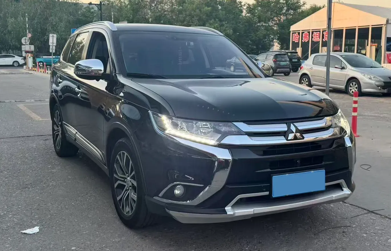 2018 Mitsubishi Outlander 2.4L 192HP L4 CVT,autocango,china used car exporter,china ev exporter,chinese used car exporter,chinese used ev exporter
