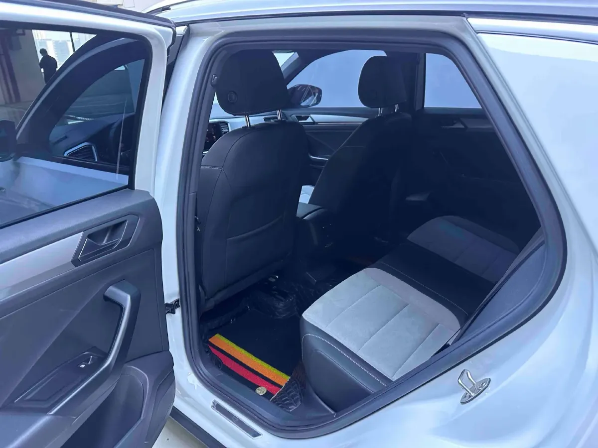 2022 Volkswagen T-Roc 1.4T 150HP L4 7DCT,autocango,china used car exporter,china ev exporter,chinese used car exporter,chinese used ev exporter