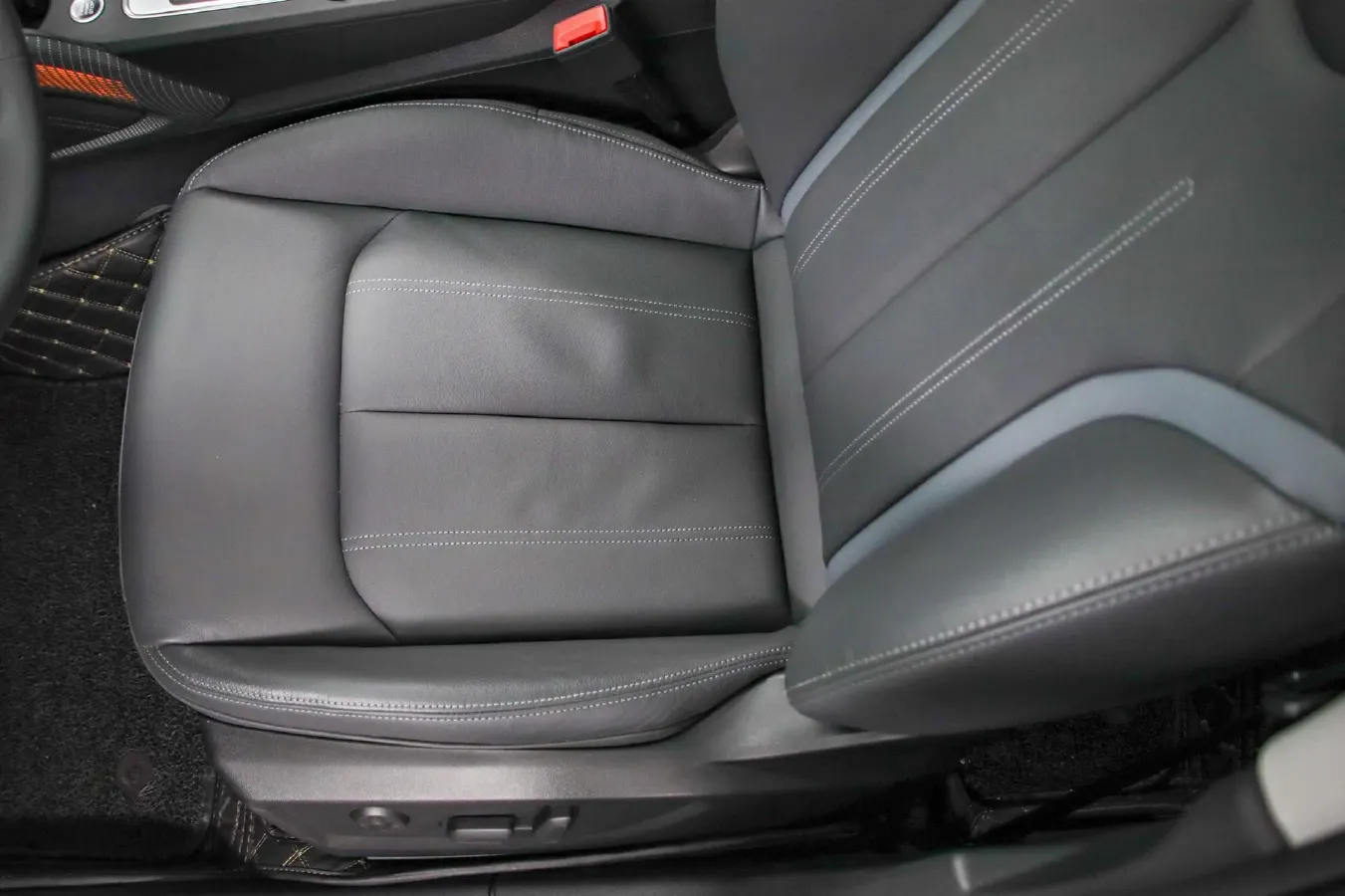 2022 Audi Q2L 1.4T 150HP L4 7DCT,autocango,china used car exporter,china ev exporter,chinese used car exporter,chinese used ev exporter