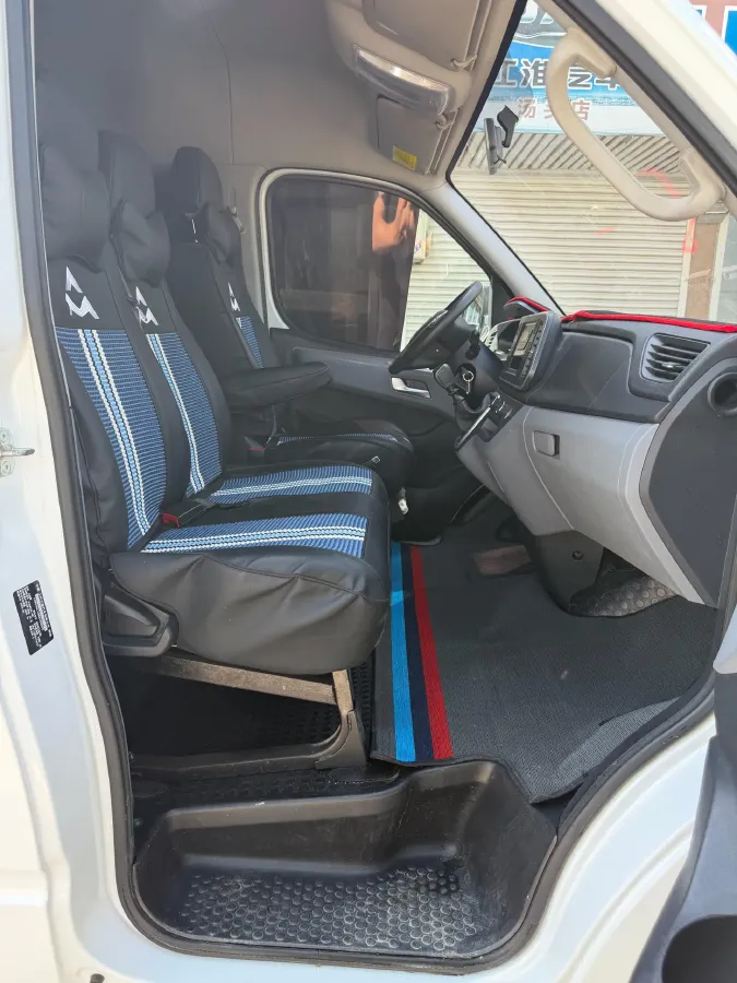 2024 MAXUS XinTu V80 2.0T 147HP L4 6MT,autocango,china used car exporter,china ev exporter,chinese used car exporter,chinese used ev exporter