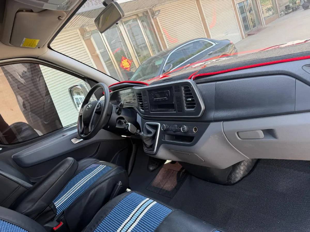 2024 MAXUS XinTu V80 2.0T 147HP L4 6MT,autocango,china used car exporter,china ev exporter,chinese used car exporter,chinese used ev exporter