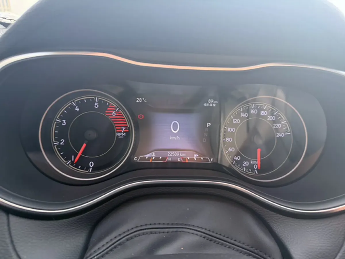 2019 Jeep Cherokee 2.0T 234HP L4 9AT,autocango,china used car exporter,china ev exporter,chinese used car exporter,chinese used ev exporter