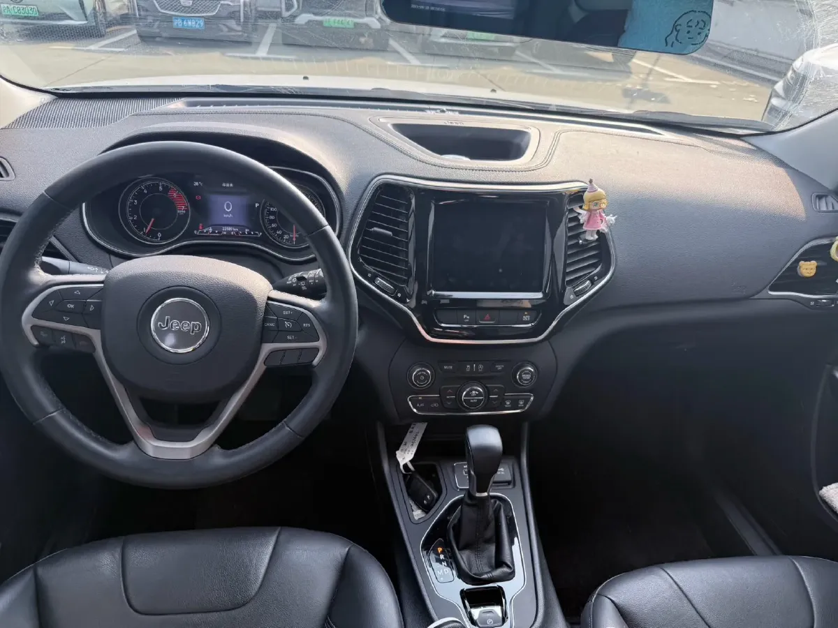 2019 Jeep Cherokee 2.0T 234HP L4 9AT,autocango,china used car exporter,china ev exporter,chinese used car exporter,chinese used ev exporter
