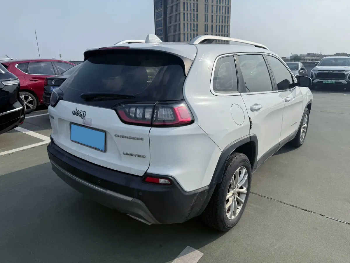2019 Jeep Cherokee 2.0T 234HP L4 9AT,autocango,china used car exporter,china ev exporter,chinese used car exporter,chinese used ev exporter