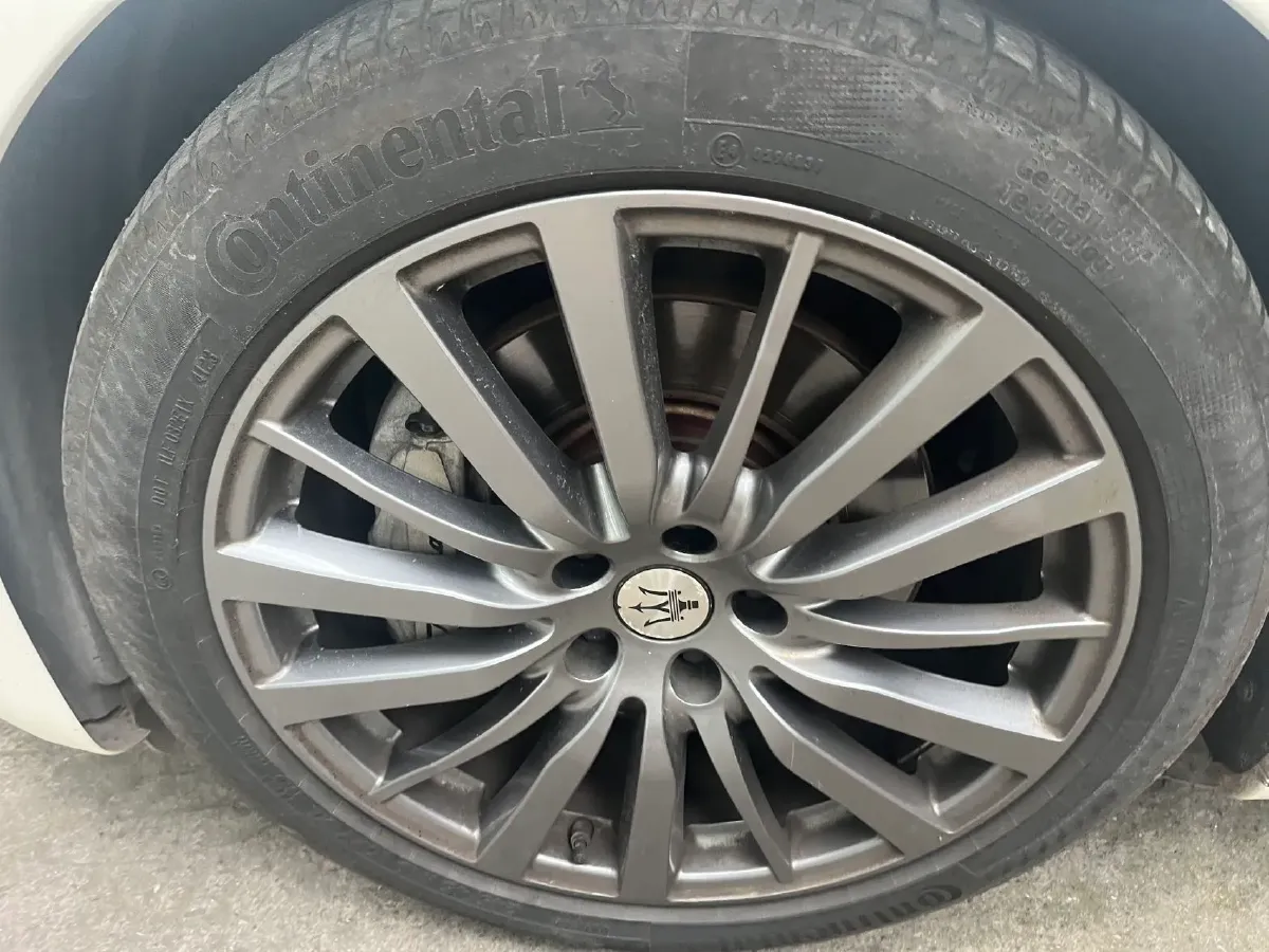 2021 Maserati Ghibli 2.0T 330HP L4 8AT,autocango,china used car exporter,china ev exporter,chinese used car exporter,chinese used ev exporter