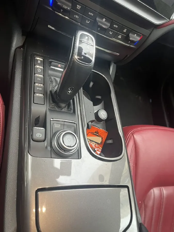 2021 Maserati Ghibli 2.0T 330HP L4 8AT,autocango,china used car exporter,china ev exporter,chinese used car exporter,chinese used ev exporter