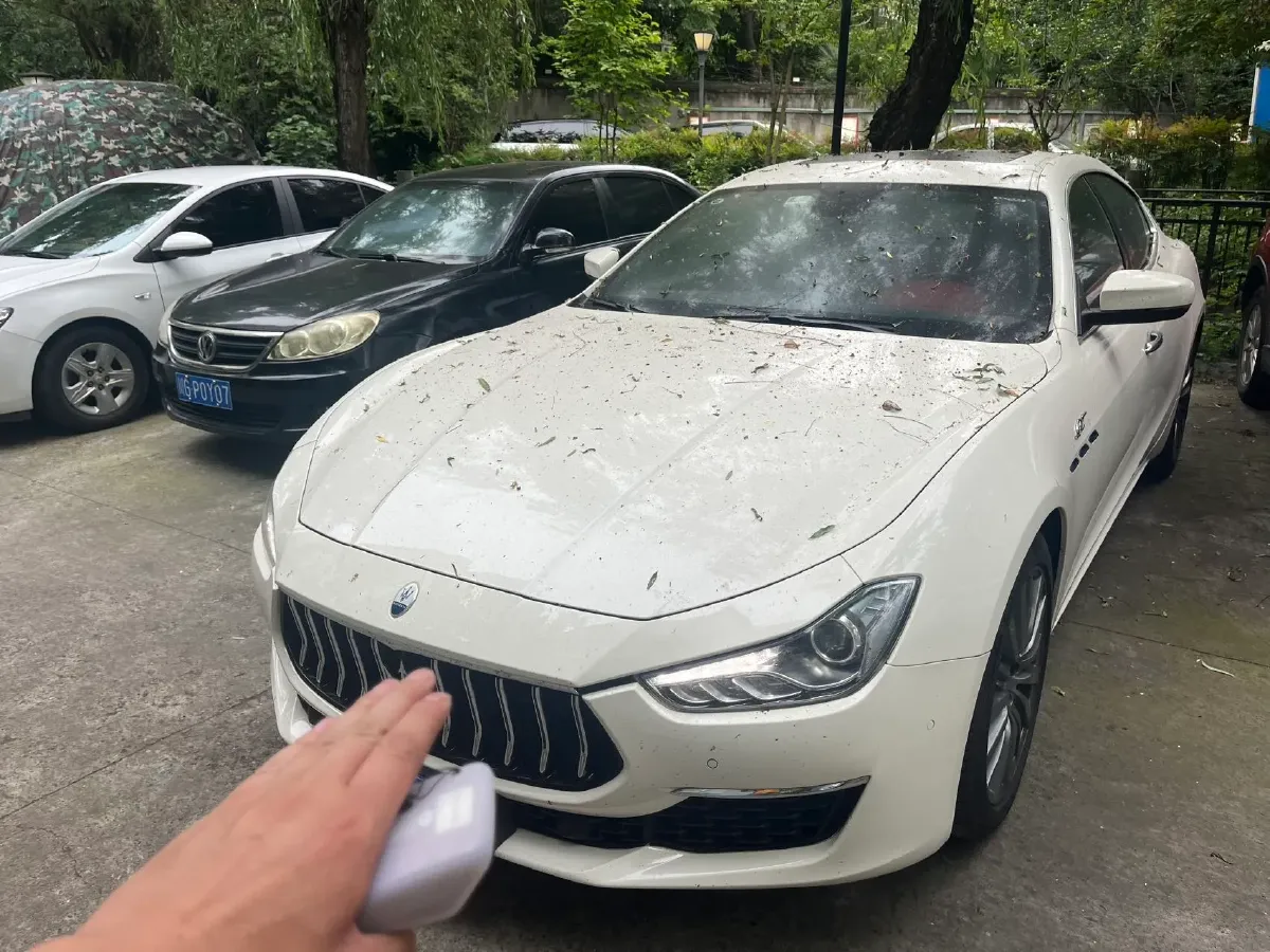 2021 Maserati Ghibli 2.0T 330HP L4 8AT,autocango,china used car exporter,china ev exporter,chinese used car exporter,chinese used ev exporter