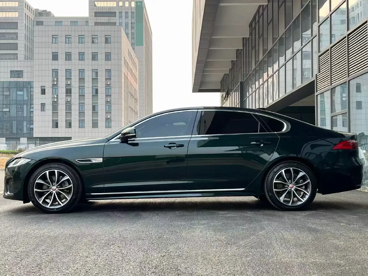 2023 Jaguar XFL 2.0T 250HP L4 8AT,autocango,china used car exporter,china ev exporter,chinese used car exporter,chinese used ev exporter