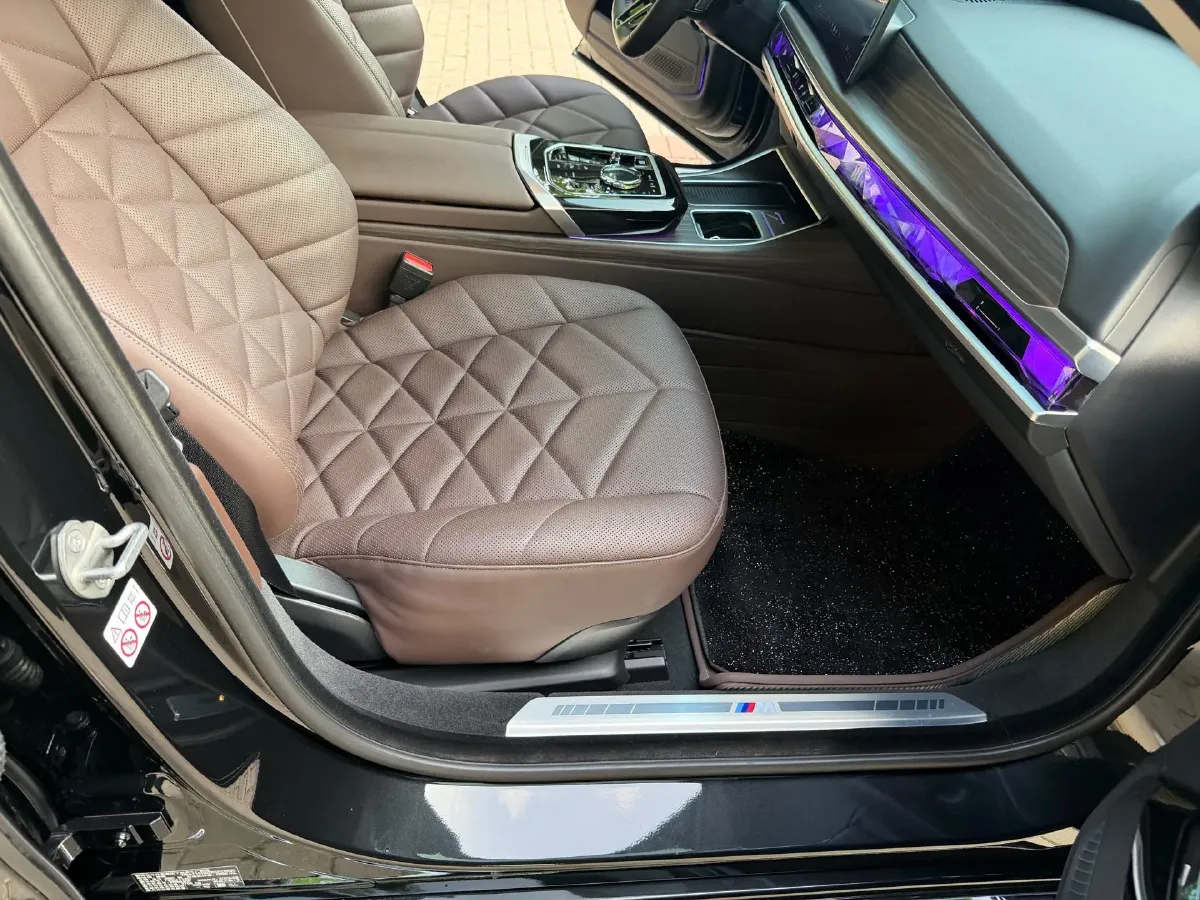 2023 BMW 7 Series 3.0T 272HP L6 8AT,autocango,china used car exporter,china ev exporter,chinese used car exporter,chinese used ev exporter