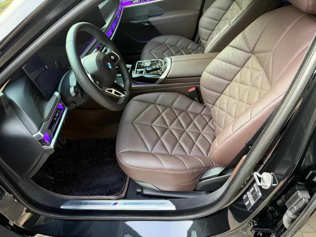 2023 BMW 7 Series 3.0T 272HP L6 8AT,autocango,china used car exporter,china ev exporter,chinese used car exporter,chinese used ev exporter
