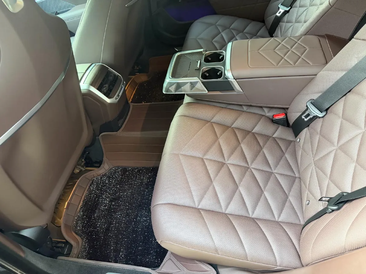 2023 BMW 7 Series 3.0T 272HP L6 8AT,autocango,china used car exporter,china ev exporter,chinese used car exporter,chinese used ev exporter