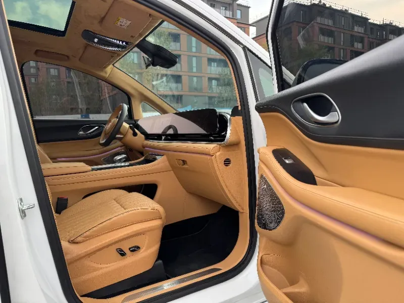 2024 Voyah Dream 1.5T 150HP L4 PHEV 43KWH,autocango,china used car exporter,china ev exporter,chinese used car exporter,chinese used ev exporter