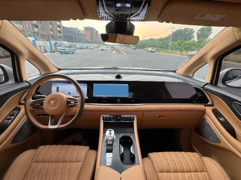 2024 Voyah Dream 1.5T 150HP L4 PHEV 43KWH,autocango,china used car exporter,china ev exporter,chinese used car exporter,chinese used ev exporter